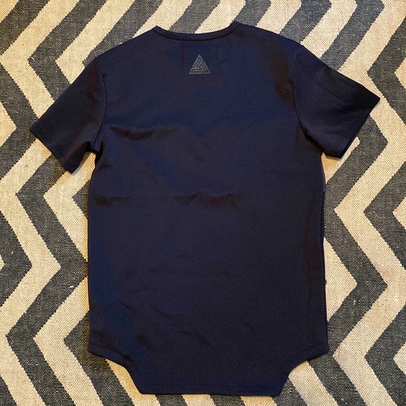 Black Pyramid Streetwear Top - Picture 9 of 13